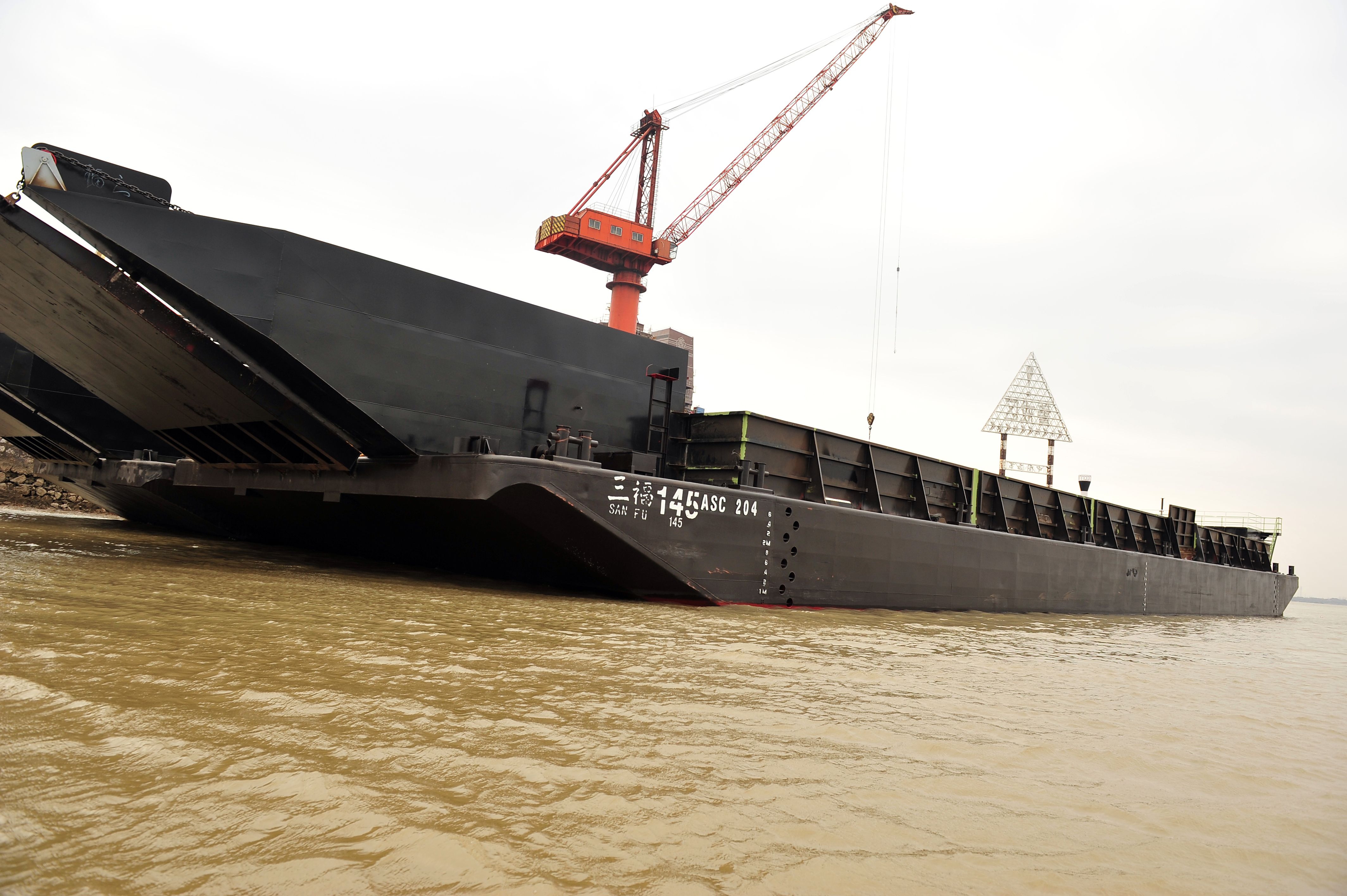 Баржа-площадка 2000 DWT с аппарелью